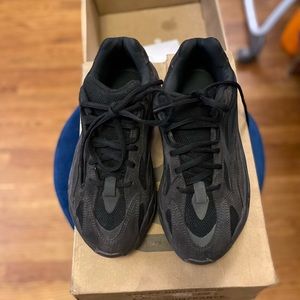 Yeezy 700 v2
